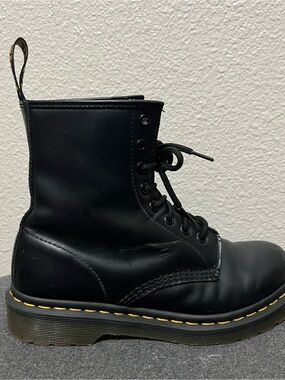 Dr. Martens 1460 W Black Leather Women's Combat Boots Lace Up Size 7 US L